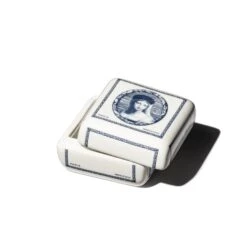 Boîte Porcelaine -Produits D'entretien 22159 porcelaine alabastre mademoiselle baikal 001 4bfe8945 3d31 4eaf 8fc1 c36725b84e00